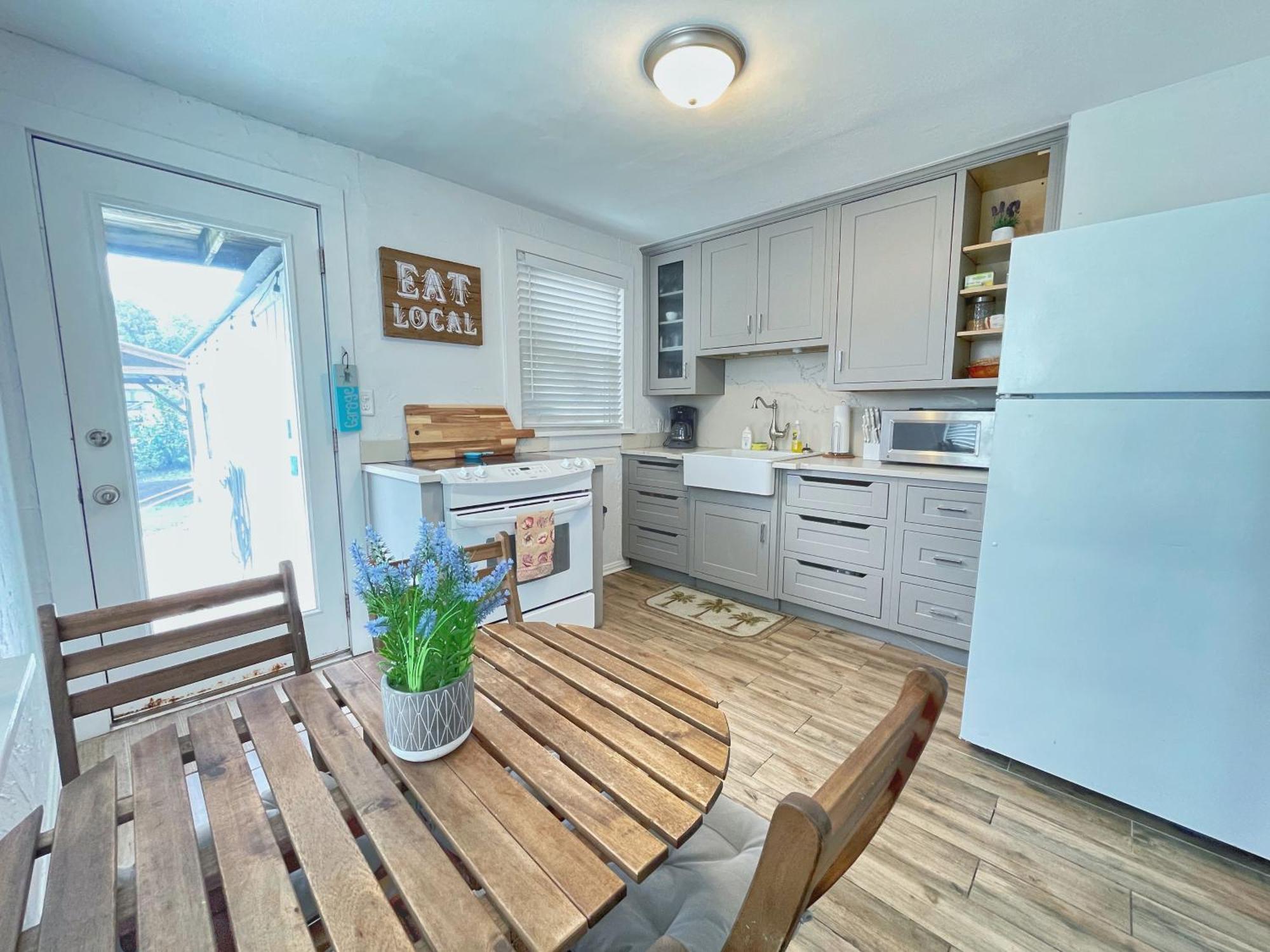 Seas The Day - 4 Blocks To The Beach, Restaurant, And Bar District - Great Deck And Outdoor Space!! Jacksonville Beach Exteriör bild